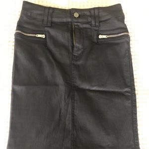 Black pencil skirt.  EUC!  7 for all Mankind